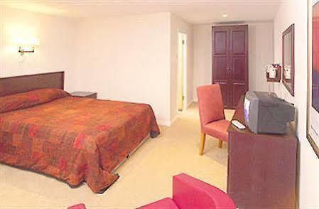 Hotel St Lawrence Luton  Extérieur photo